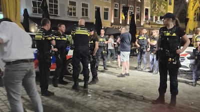 Grote vechtpartij op Grote Markt in Breda: met terrasstoelen en flessen gegooid, politie zoekt getuigen