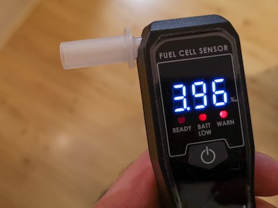 Bestuurder blaast drie keer maximale hoeveelheid alcohol in Breda, man vierde einde van gevangenisst