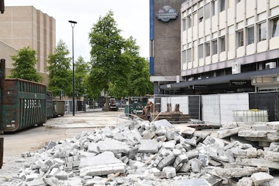 Een traantje of juist opluchting? Slopershamer door Tilburgse promenade gehaald