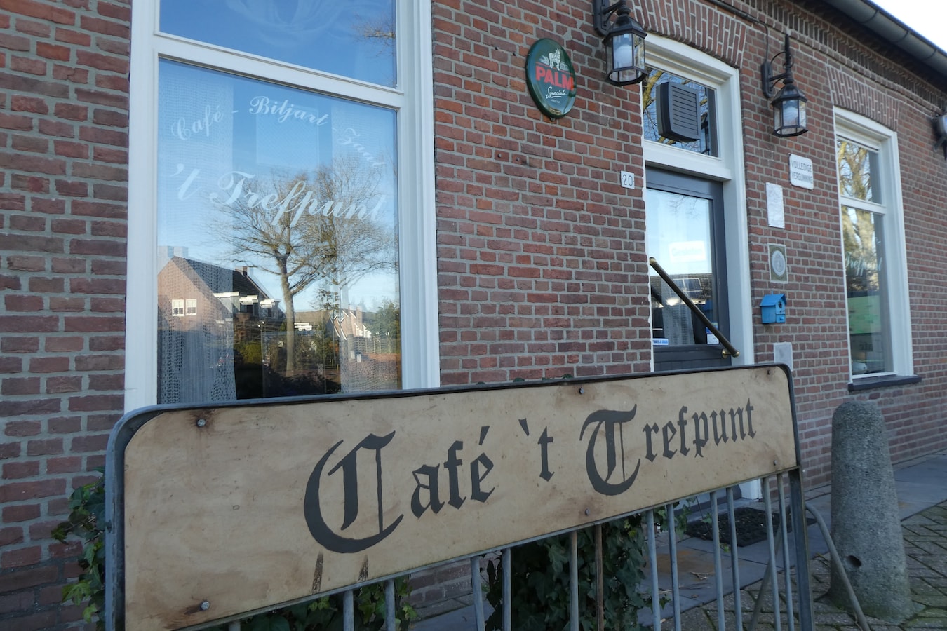 Cafs Den Dungen dicht met carnaval | Foto | bd.nl