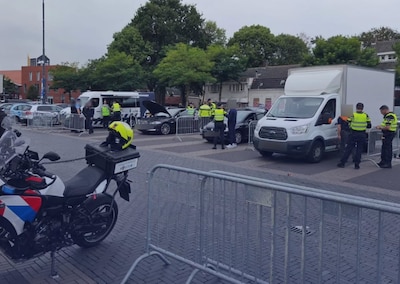 Tientallen boetes uitgedeeld en 155 illegale vapes gevonden bij grote verkeerscontrole in Eindhoven