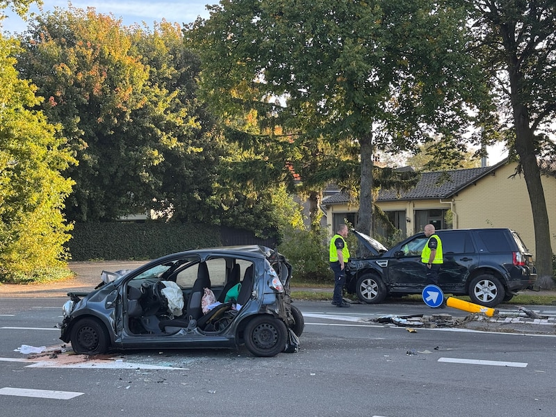 Zware botsing op Frans Halsstraat in Veghel. 