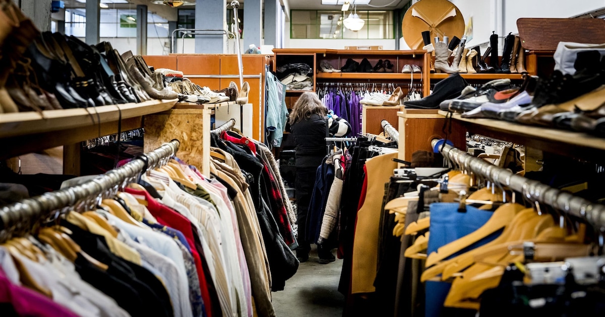 Sint-Nicolaas Oranjecomité Chaam zamelt kleding in
