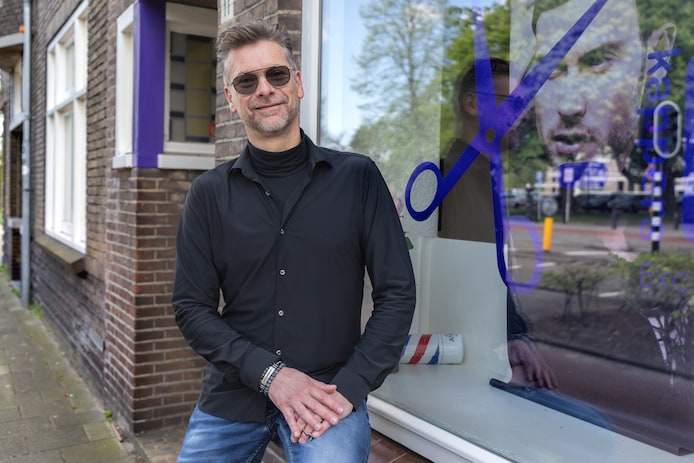 Richard van Kempen stopt met zijn kapperszaak aan de Bossche Jan Schöfferlaan.