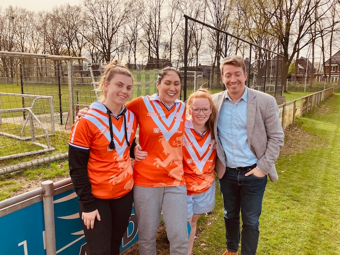 Nederlandse rugby-internationals geven clinic bij voetbalvereniging ...