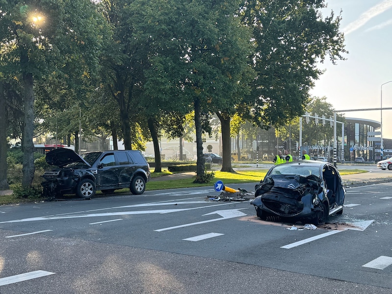 Zware botsing op Frans Halsstraat in Veghel. 