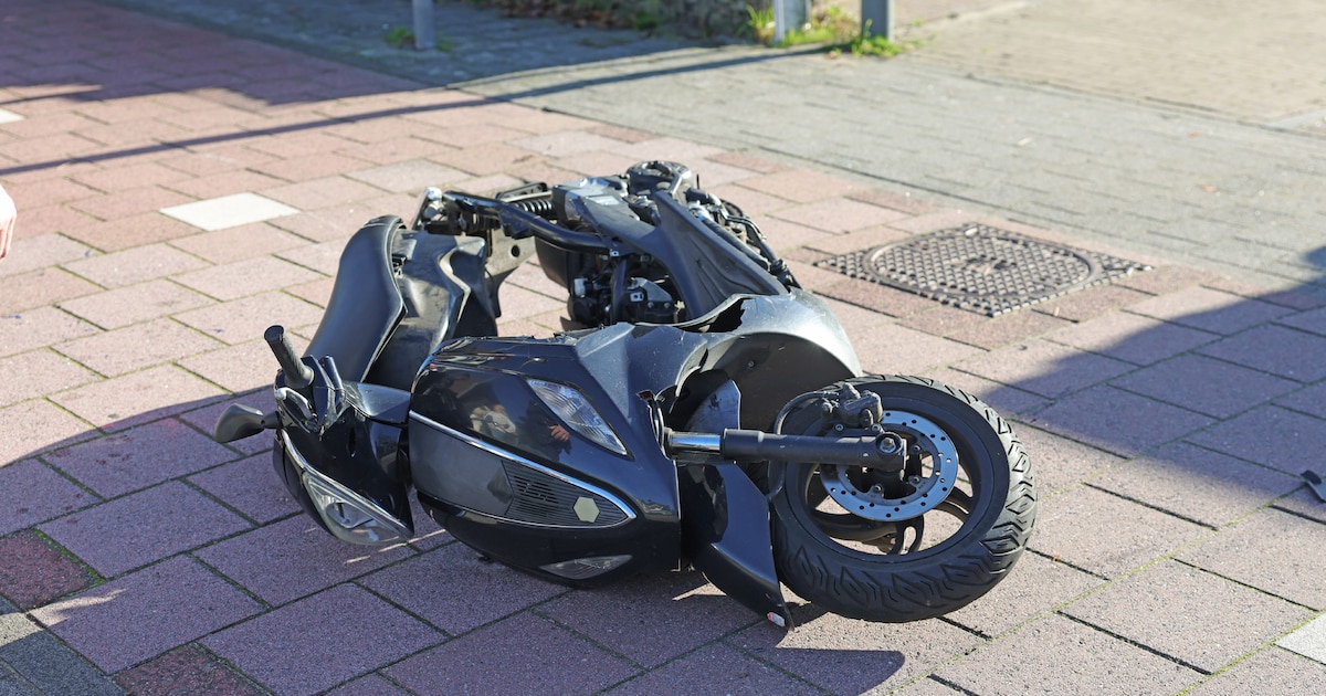 Scooterrijder aangereden in Waalwijk, gewond naar ziekenhuis.