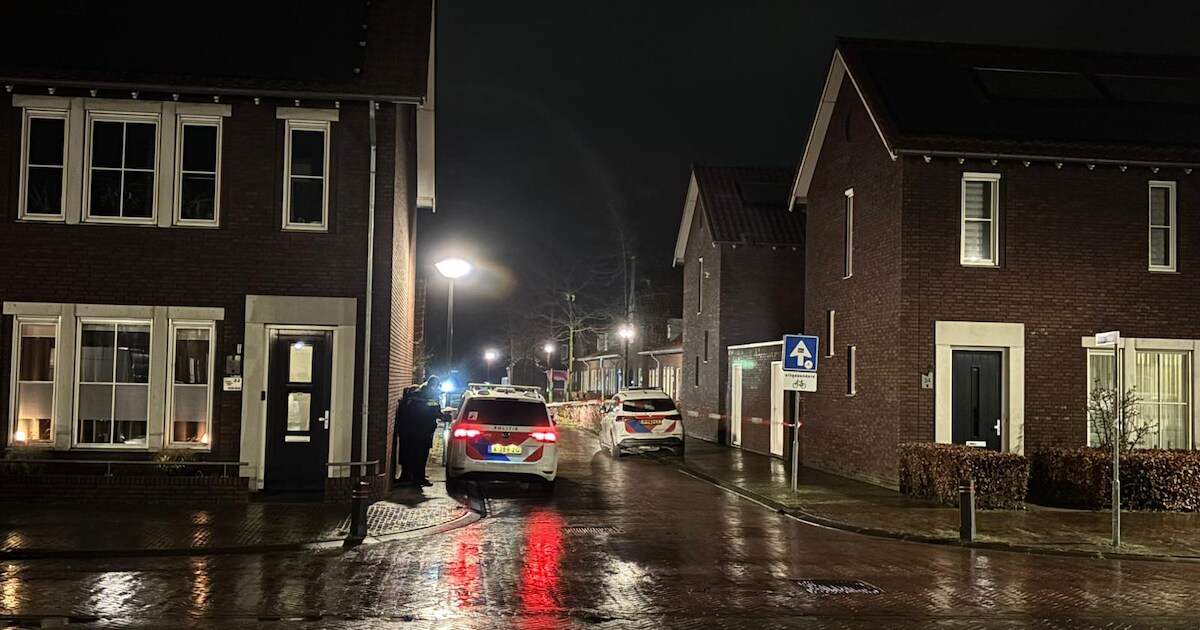 Straat in Veghel afgezet na bedreiging in woning