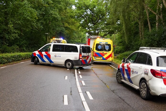 Automobilist (31) uit Asten overleden na botsing tegen boom in Ommel | Brabant | bd.nl