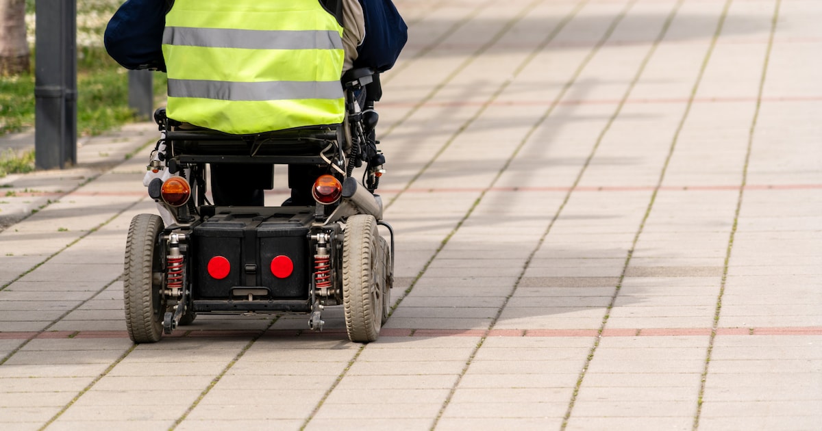 Man in rolstoel beroofd, dief gaat ervandoor: politie spreekt van ‘laffe daad’