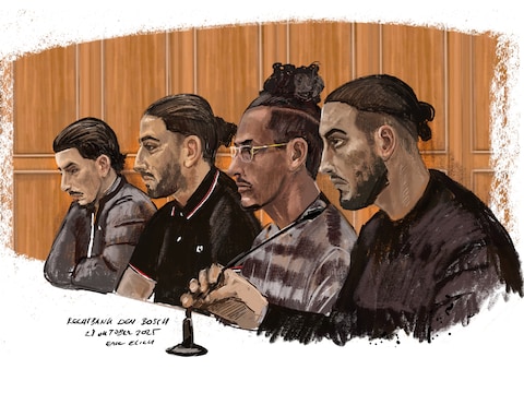 De vier verdachten dinsdag in de rechtbank in Den Bosch. Links de man die Eindhovenaar Seref zou hebben doodgeschoten. 
