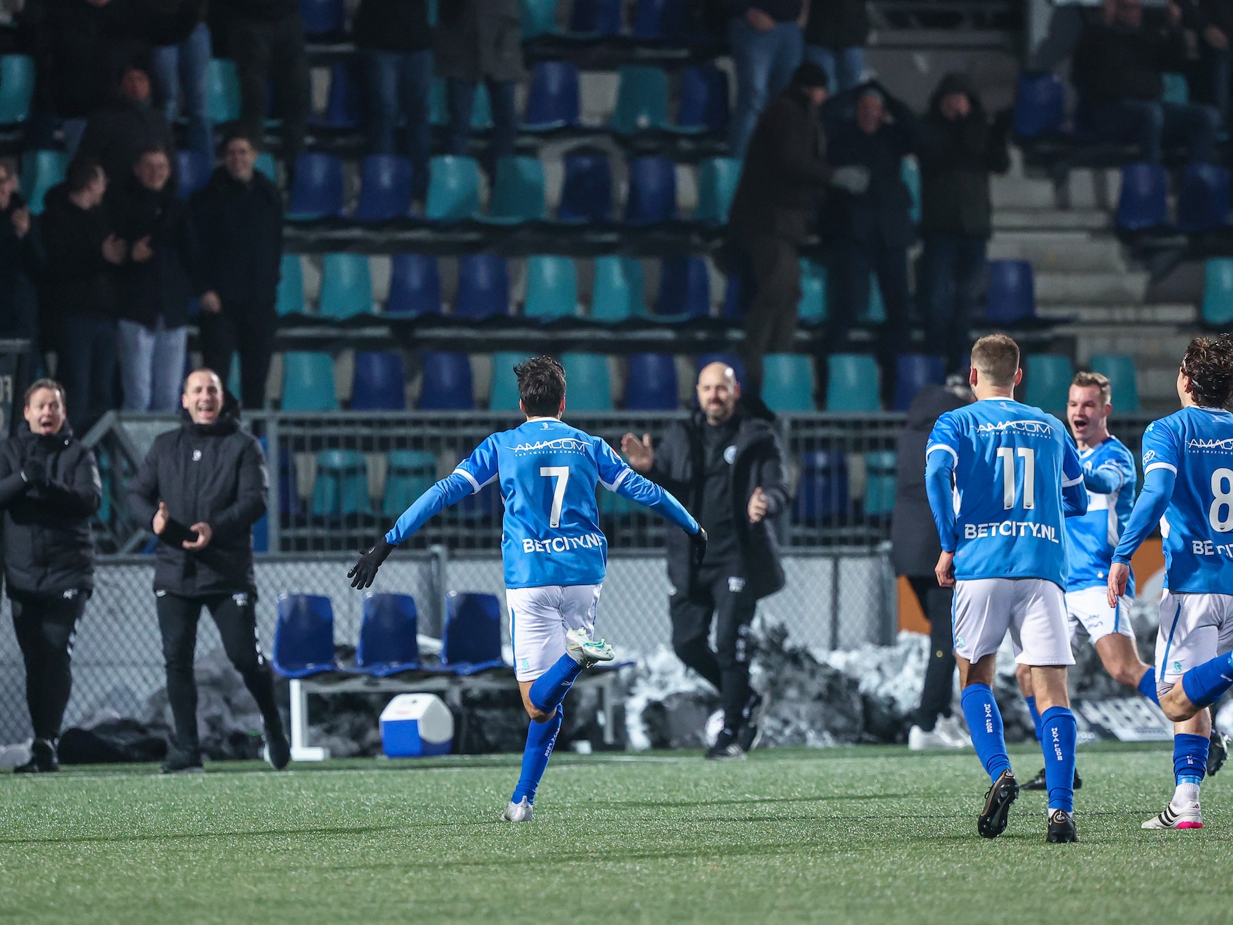 Weergaloos doelpunt van Ahannach bezorgt FC Den Bosch eerste zege in meer dan twee maanden tijd