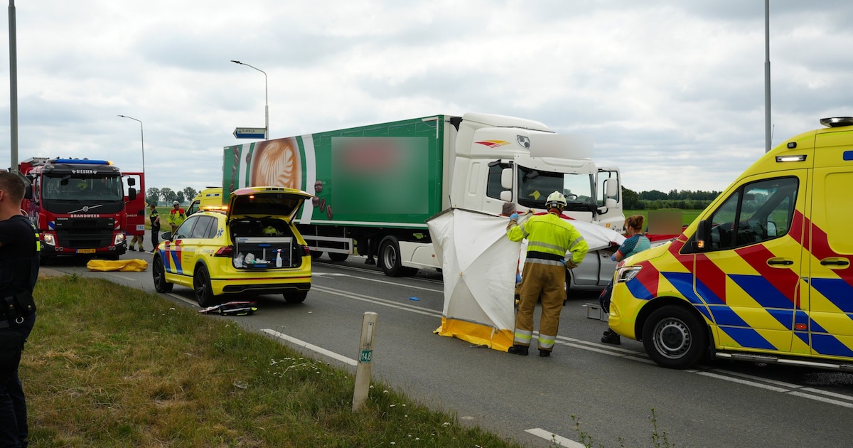 Vrouw overleden bij ernstig verkeersongeval in Giessen.