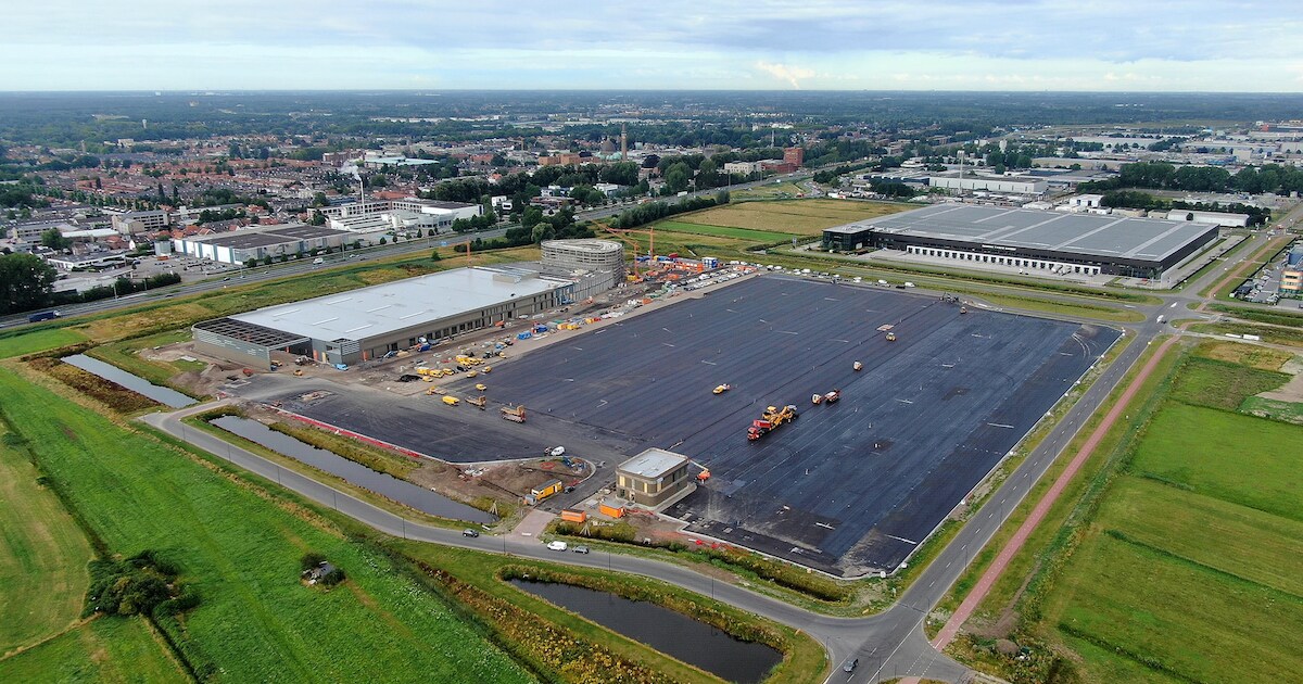 Enorm parkeerterrein in de maak: bij nieuwbouw van Van Mossel in Waalwijk kunnen straks 3500 auto’s 