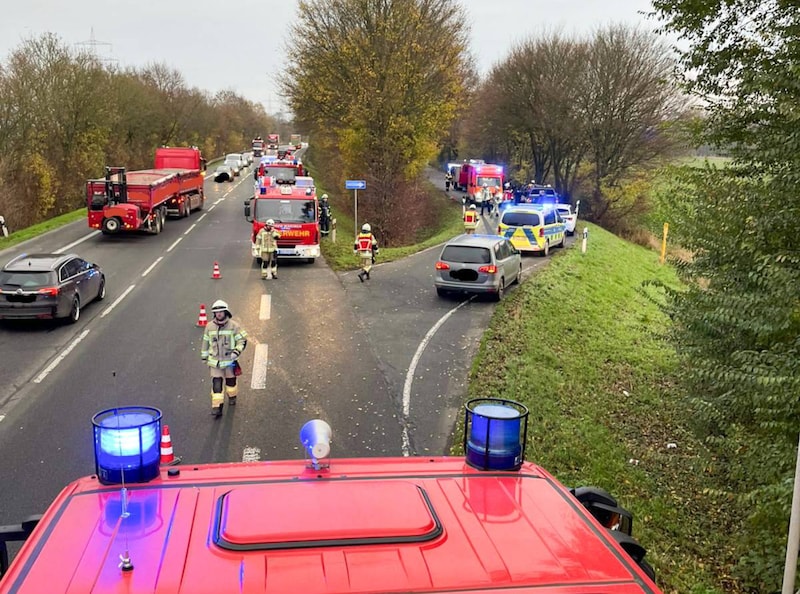 Brandweerman in Duitsland neemt na 34 jaar ontslag wegens bekeuring tijdens  spoedrit met sirene en zwaailicht | Auto | BD.nl