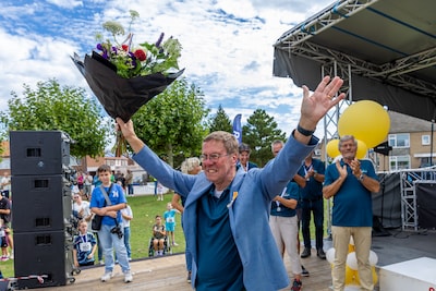 Lintje voor Freek van Wamel tijdens zilveren jubileum Dijkensport