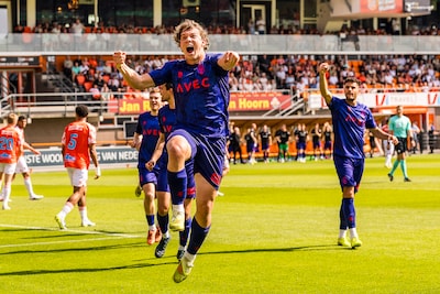 Willem II promoveert naar de Eredivisie dankzij sensationele penaltythriller: Didillon-Hödl maak beslissende pingel