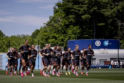 Nederlands elftal begint eerste training in Verenigde met een moment van stilte