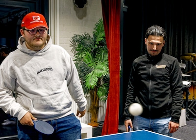 Jongeren in Rosmalen blij met verkiezingsuitslag: ‘Niet te vroeg juichen’