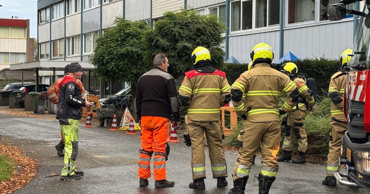 Gasleiding in voortuin geraakt tijdens het graven in Veghel, bewoners houden ramen en deuren dicht