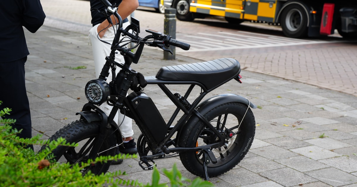 Jongen op fatbike lichtgewond na botsing tegen auto in Waspik.