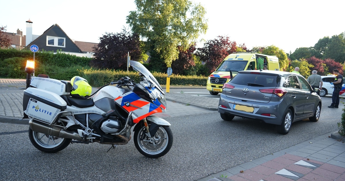 Voetganger geschept door auto in Dongen, slachtoffer naar het ziekenhuis