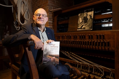Beiaardier Joost schrijft over 125 jaar muziekgeschiedenis: ‘Armoede van mijn grootvader is terug bij muzikanten’