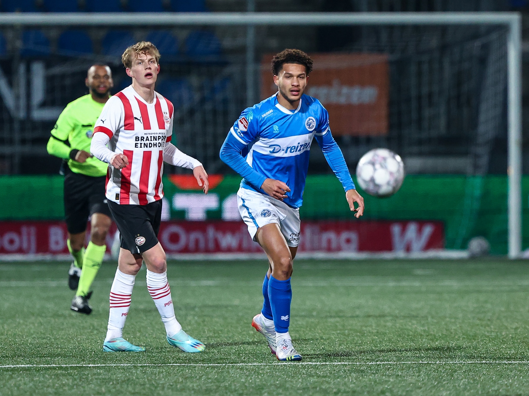 Plotseling is Engels de voertaal op de linkerflank bij FC Den Bosch