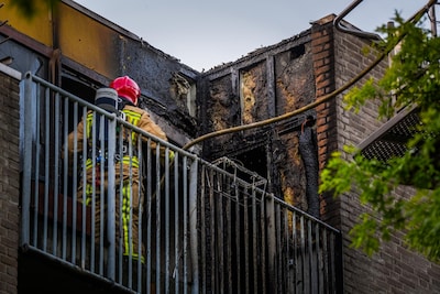 Uitslaande brand in flat in Eindhoven onder controle, bewoonster ongedeerd
