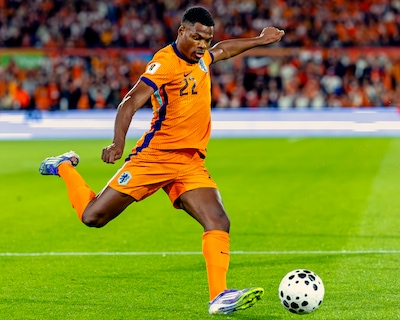 LIVE Oranje | Oranje met Dumfries en Summerville tegen Oezbe
