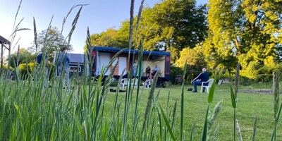 Toneelvereniging KNAL toert met nieuw wagenspel door Leenderstrijp en Leende