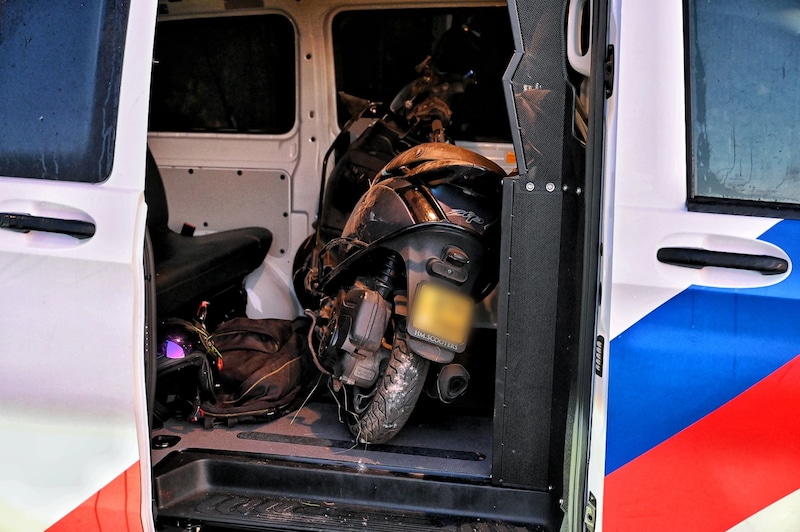 De scooter raakte beschadigd. 