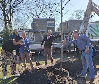 Bewoners Refelingse Erven in Nuenen knappen park zelf op