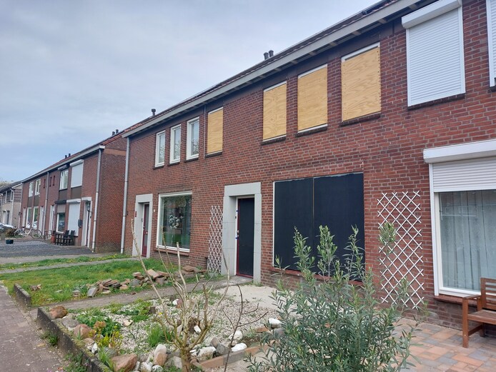 Nieuwe zedenzaak schokt Osse Schadewijk, huis van opgepakte man beklad ...