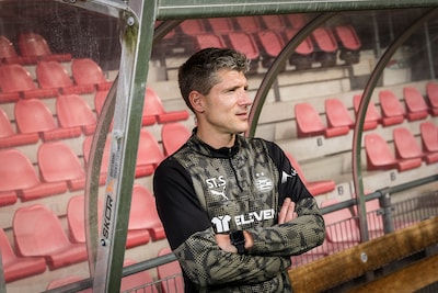 Stijn Schaars ziet de PSV-talenten doorgroeien en houdt ze ook bij de les: ‘Er zit bij PSV 1 soms ee