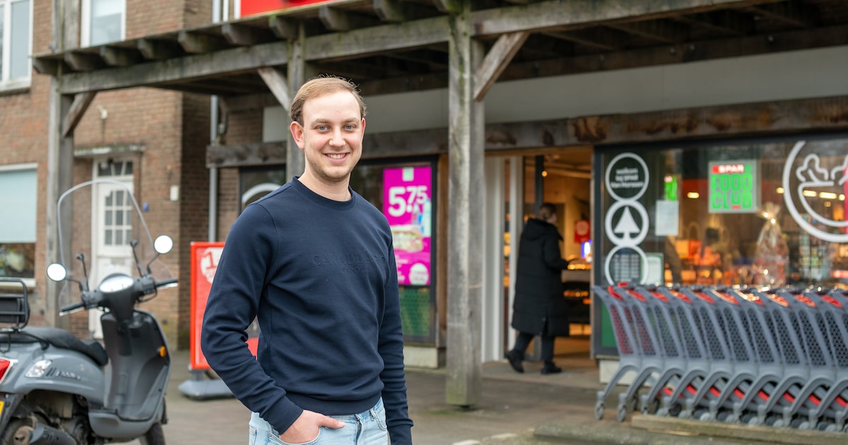 Lars werkte vanaf zijn veertiende in de supermarkt waar hij nu de baas is: Buurt.Genderen is open