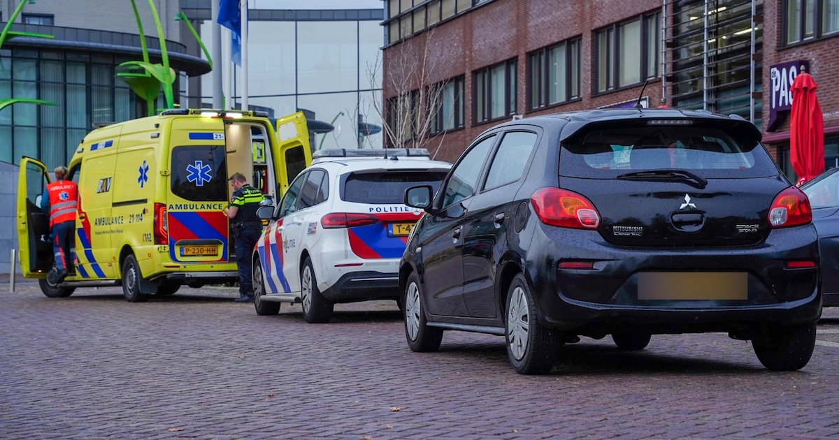 Voetganger gewond bij aanrijding met auto in Heesch, slachtoffer naar het ziekenhuis