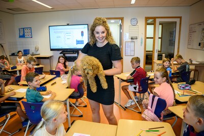 Puppy Pip steelt de show tijdens eerste schooldag bij Klim-op: ‘Eerst lekker rustig laten wennen’