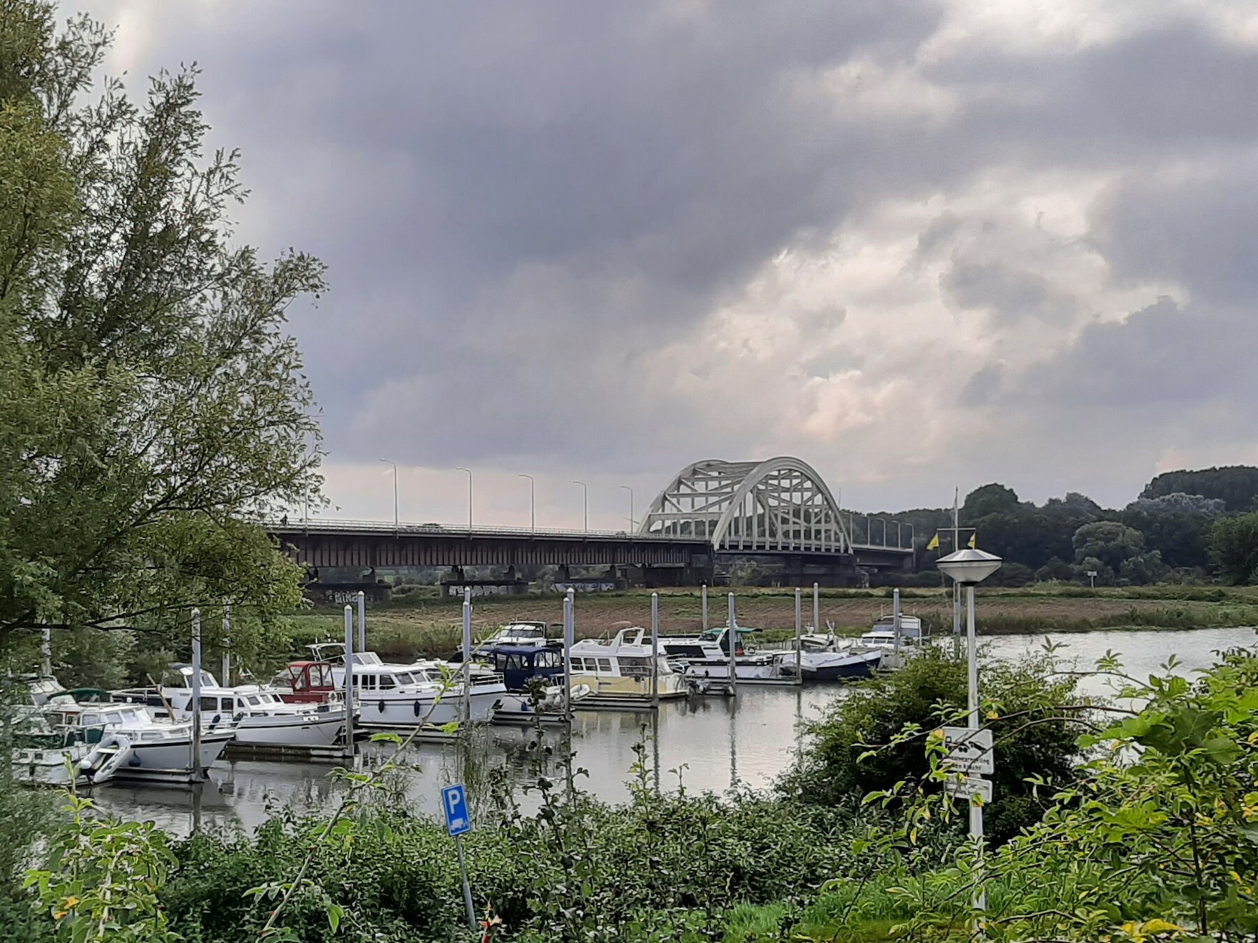 Met glijmiddel en slagroom naar seksaf­spraak met minderjari­ge jongen, politie wacht man (60) op: ‘Nu pas besef ik wat ik heb gedaan’ 