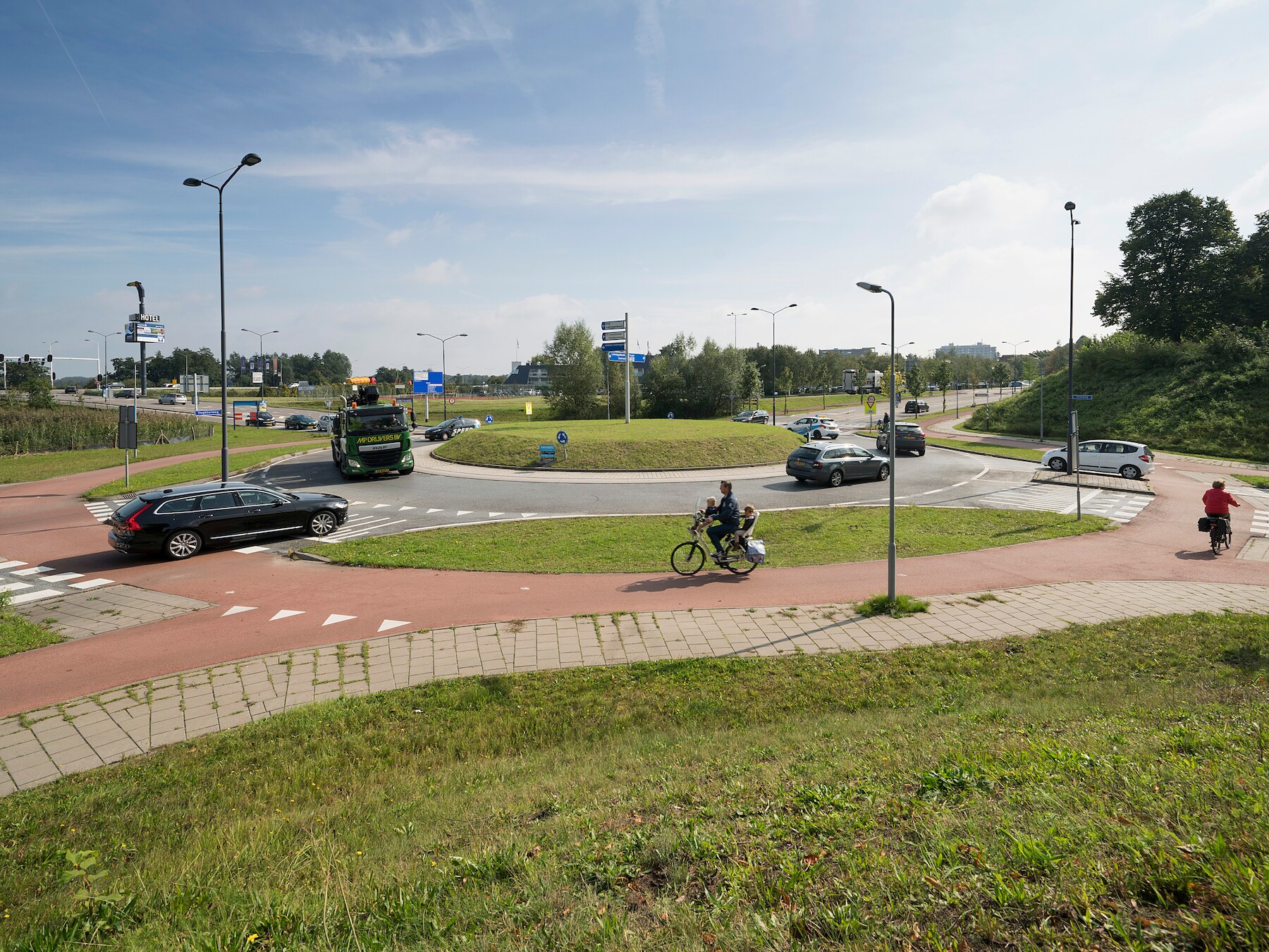 De rotonde bij hotel Vught (Bosscheweg/Vughterweg) is onveilig. Al jaren wordt gesproken over maatregelen.