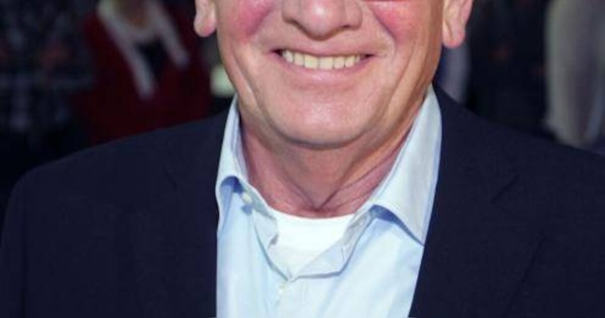 'Mr. Schakel' gedecoreerd in Hooge Mierde