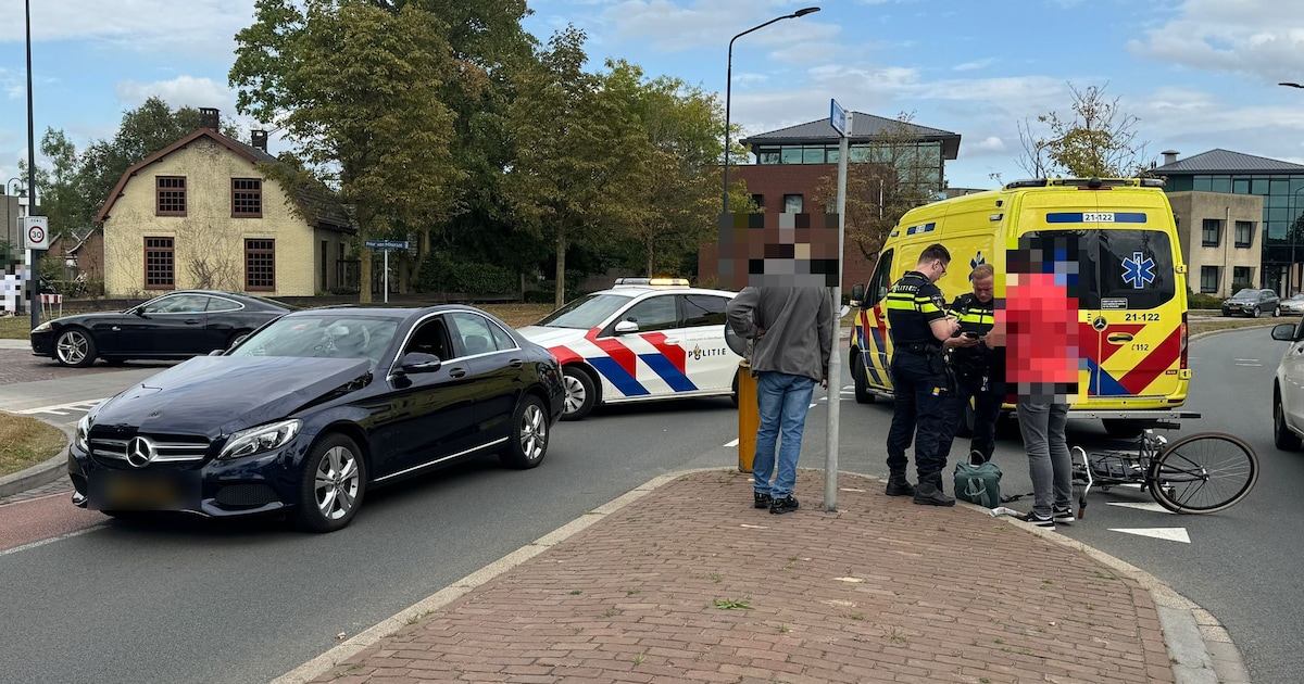 Fietser gewond bij aanrijding in Uden.