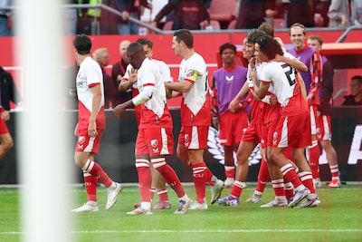 LIVE Europa League | FC Utrecht gooit schroom van zich af, weer goal van Viergever, wéér uit een corner