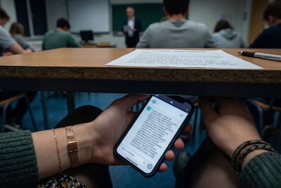 Expert slaat alarm na geraffineerde spiekactie van examenleerlingen: ‘Het onderwijs moet van geschre