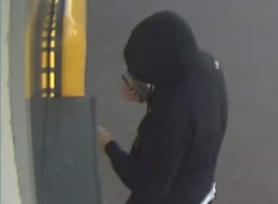 Nepagent berooft hoogbejaarde man in Nuenen van pinpas, politie zoekt verdachte