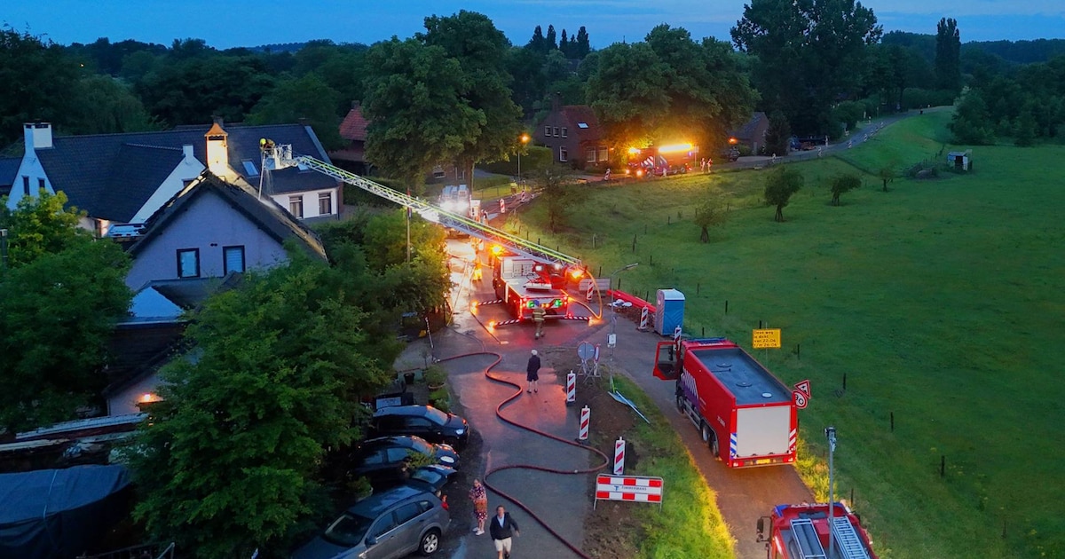 Woning in Den Bosch zwaar beschadigd na uitslaande brand door bliksem tijdens noodweer