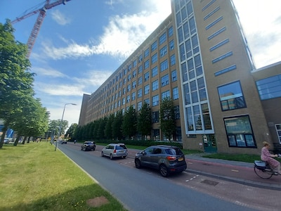 Nog maar 1 lift voor 437 appartementen: frustratie groeit in voormalige Philips Bedrijfsschool