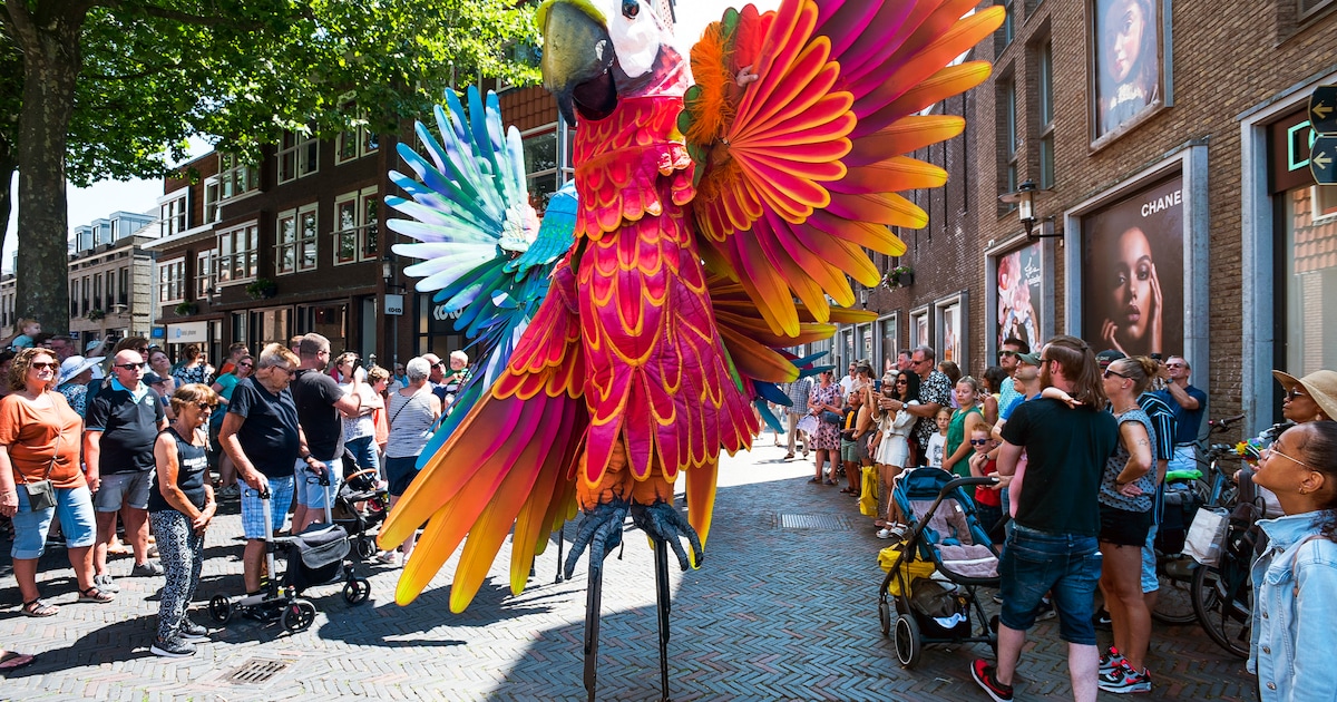 Cowboyhoeden, badmobiel en ‘dansaardbeving’: tweedaags festival Tilburgse Feesten begint met bomvol programma
