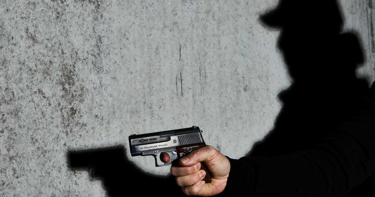 Kogel in bil, rechter buigt zich over schietpartij rivaliserende jeugdgroepen