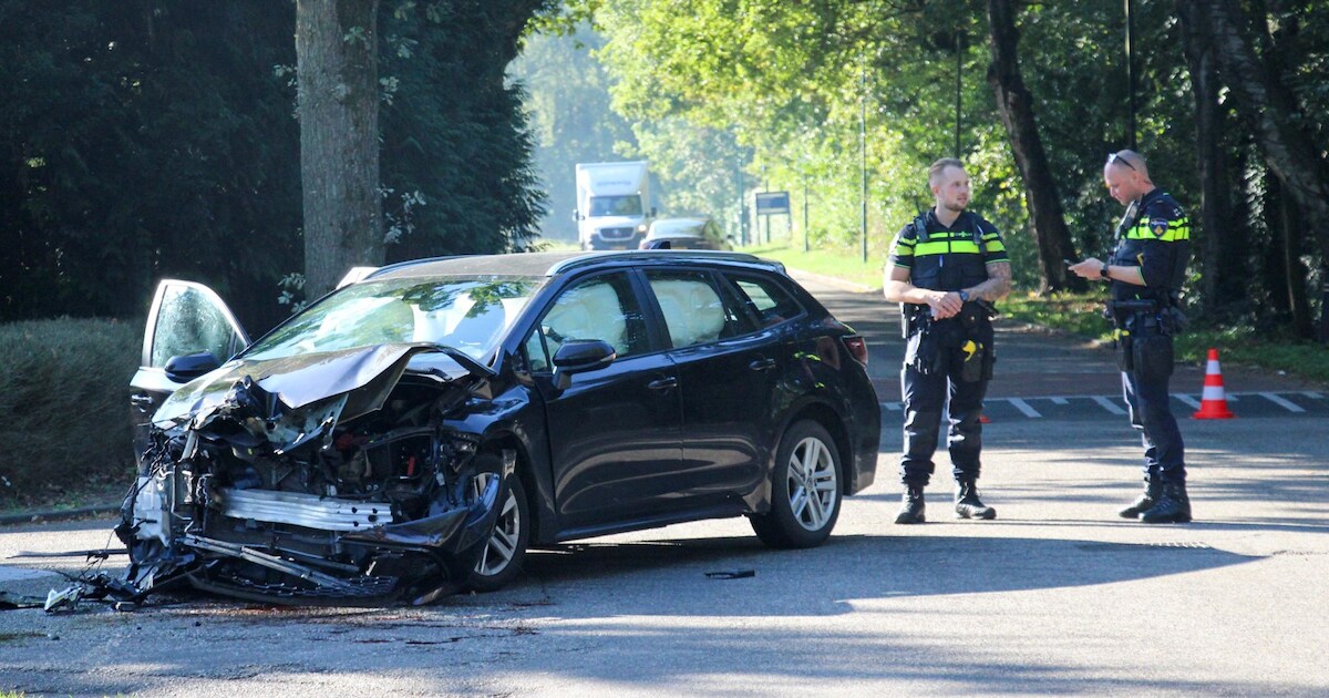 Vrouw en twee kinderen gewond bij botsing in Heesch.